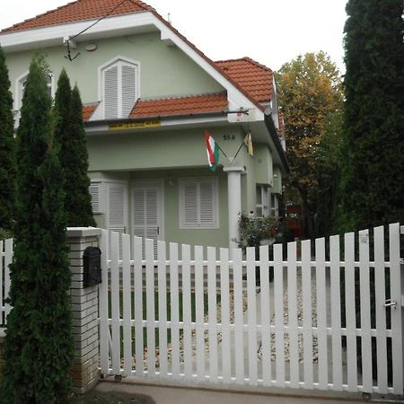 Csokonai Guesthouse 자르마디 외부 사진
