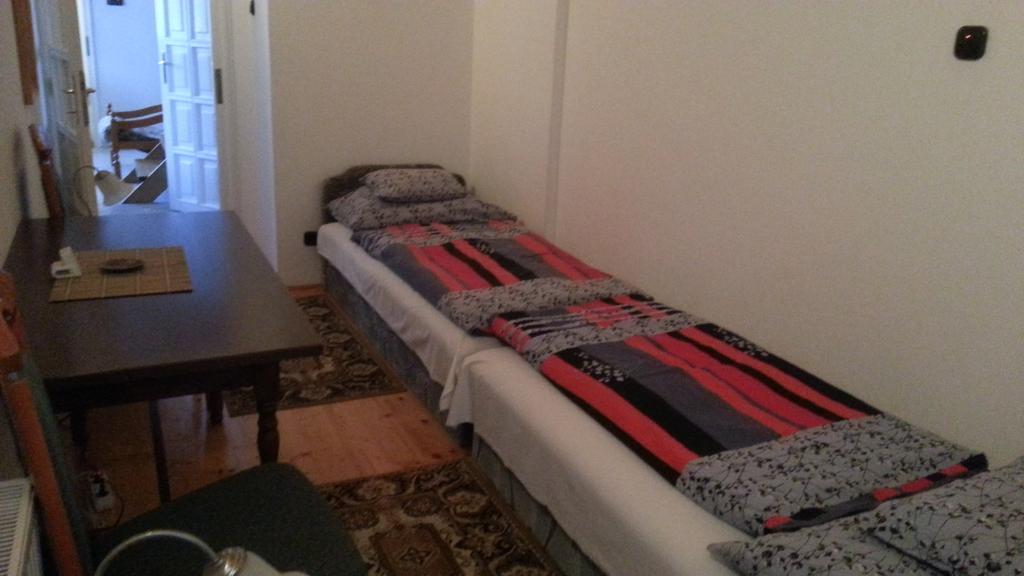 Csokonai Guesthouse 자르마디 객실 사진