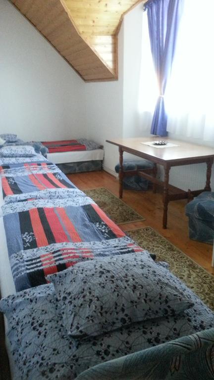 Csokonai Guesthouse 자르마디 객실 사진