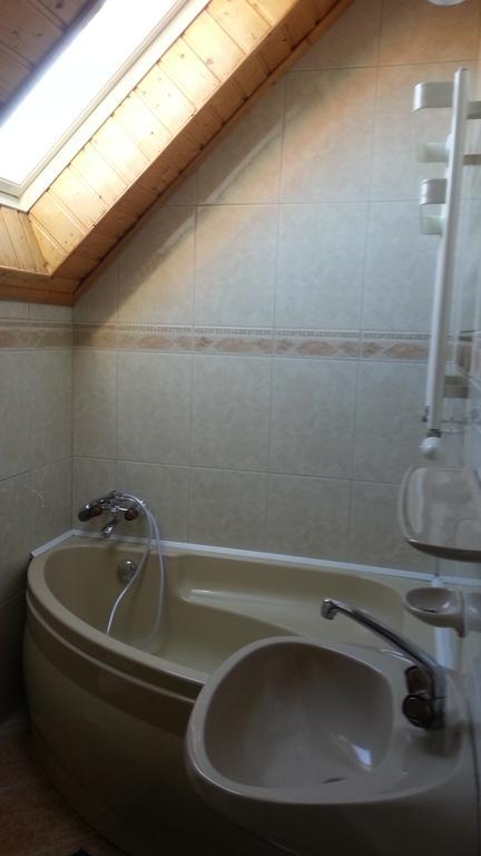 Csokonai Guesthouse 자르마디 객실 사진