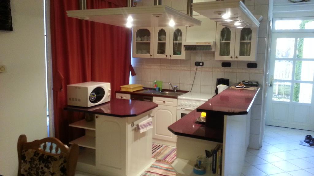 Csokonai Guesthouse 자르마디 객실 사진