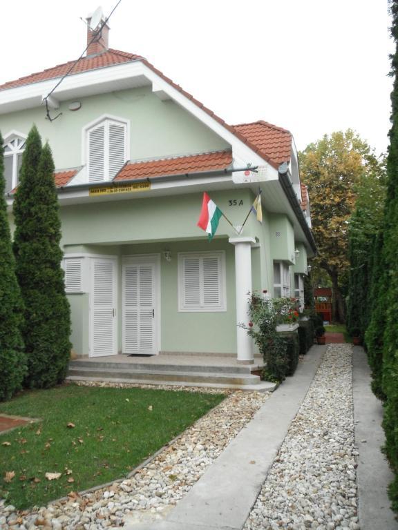 Csokonai Guesthouse 자르마디 외부 사진