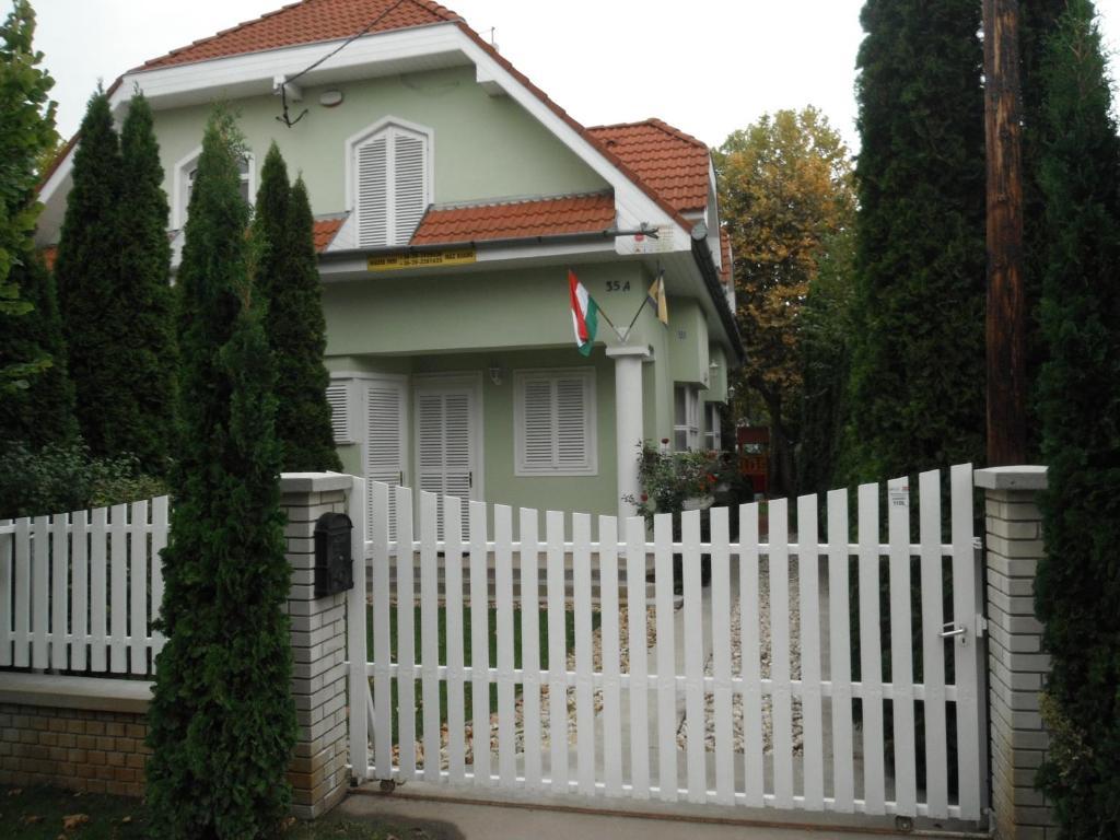 Csokonai Guesthouse 자르마디 외부 사진