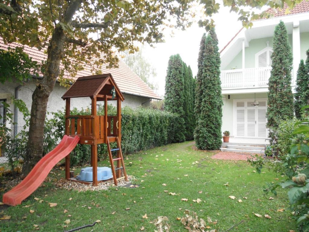 Csokonai Guesthouse 자르마디 외부 사진